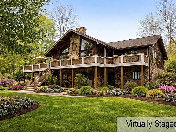 2nd image of 895 Wells Ln