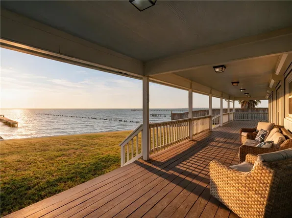 3633 Copano Dr, Rockport, TX 78382