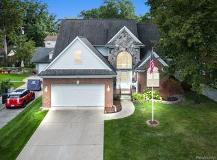 1827 Wiltshire Rd, Berkley, MI 48072