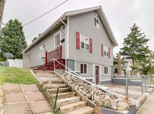 110 1/2 Packard St, Bloomington, IL 61701