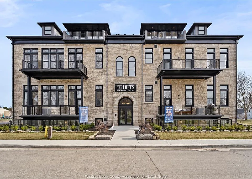 247 Brock St #404