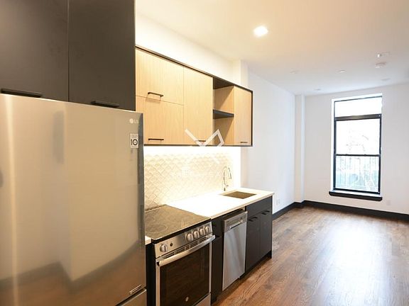 2nd image of 812 Saint Johns Pl APT 2