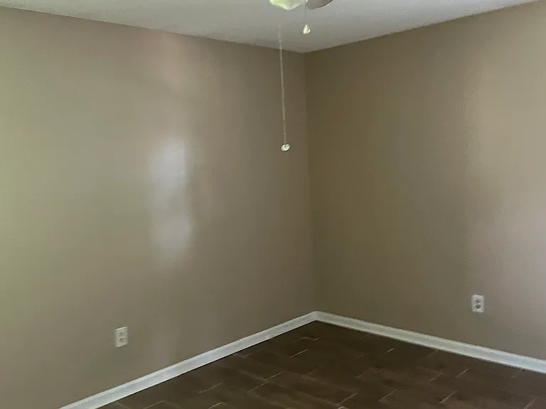 105 Valencia Cir — Photo 9