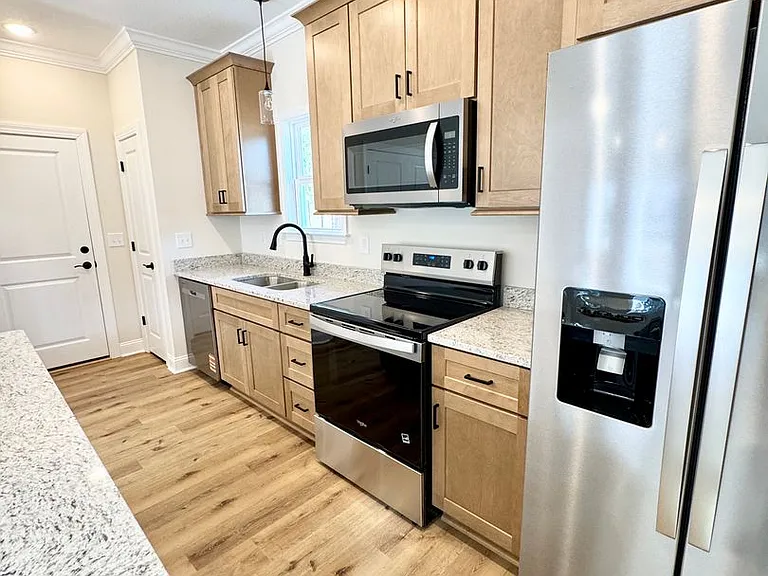 101 Charlton Ct — Photo 5