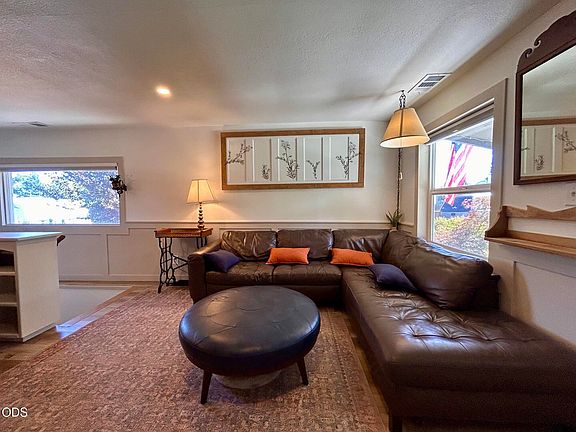 4th image of 4321 Highland Way