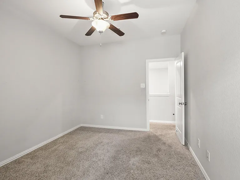 702 S Galley Dr — Photo 29