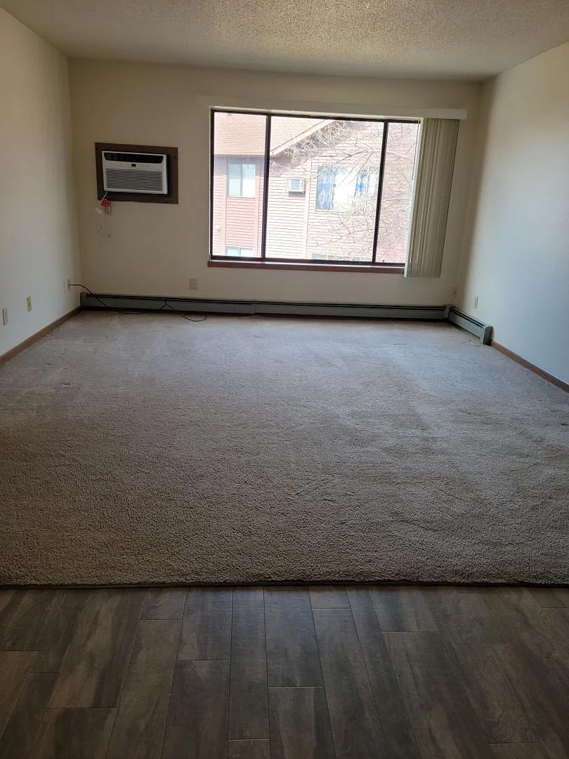 131 E Cedar St — Photo 2