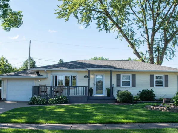1611 W Garfield St, Davenport, IA 52804