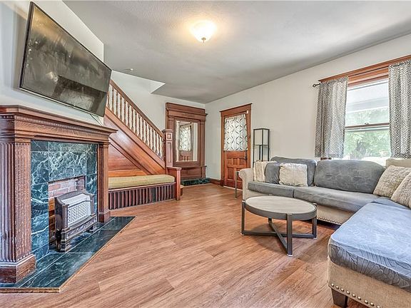 4th image of 3924 Wyoming St