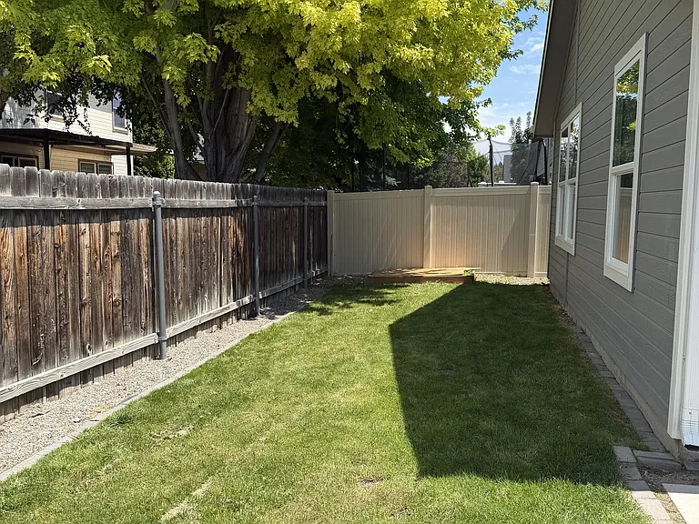 246 W Waukesha St — Photo 22