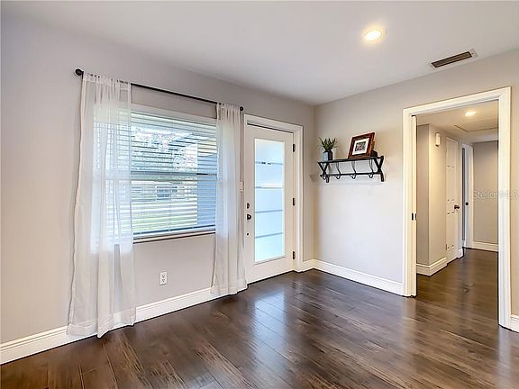 5th image of 3232 S Fern Creek Ave