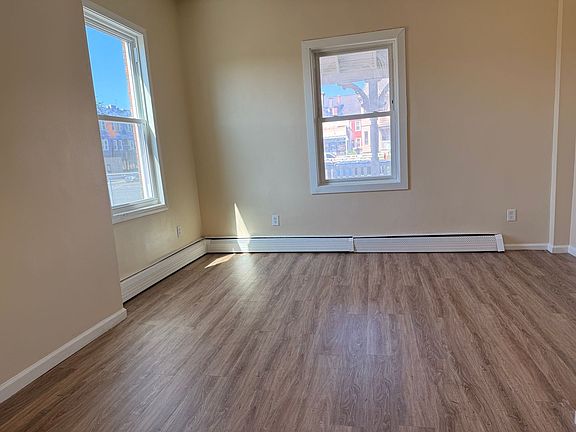 3rd image of 476 Wethersfield Ave #1