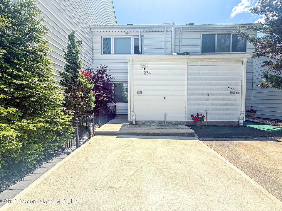 1st image of 234 Hampton Grn
