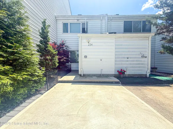 234 Hampton Grn, Staten Island, NY 10312