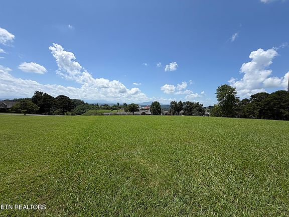5th image of Smokey View Dr