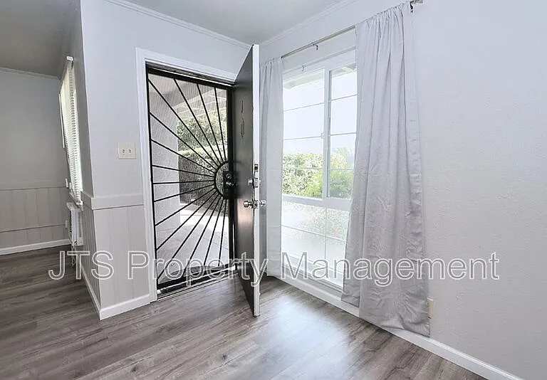 4439 V St #1 — Photo 7