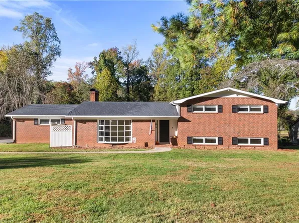 5840 Brookway Dr, Winston Salem, NC 27105