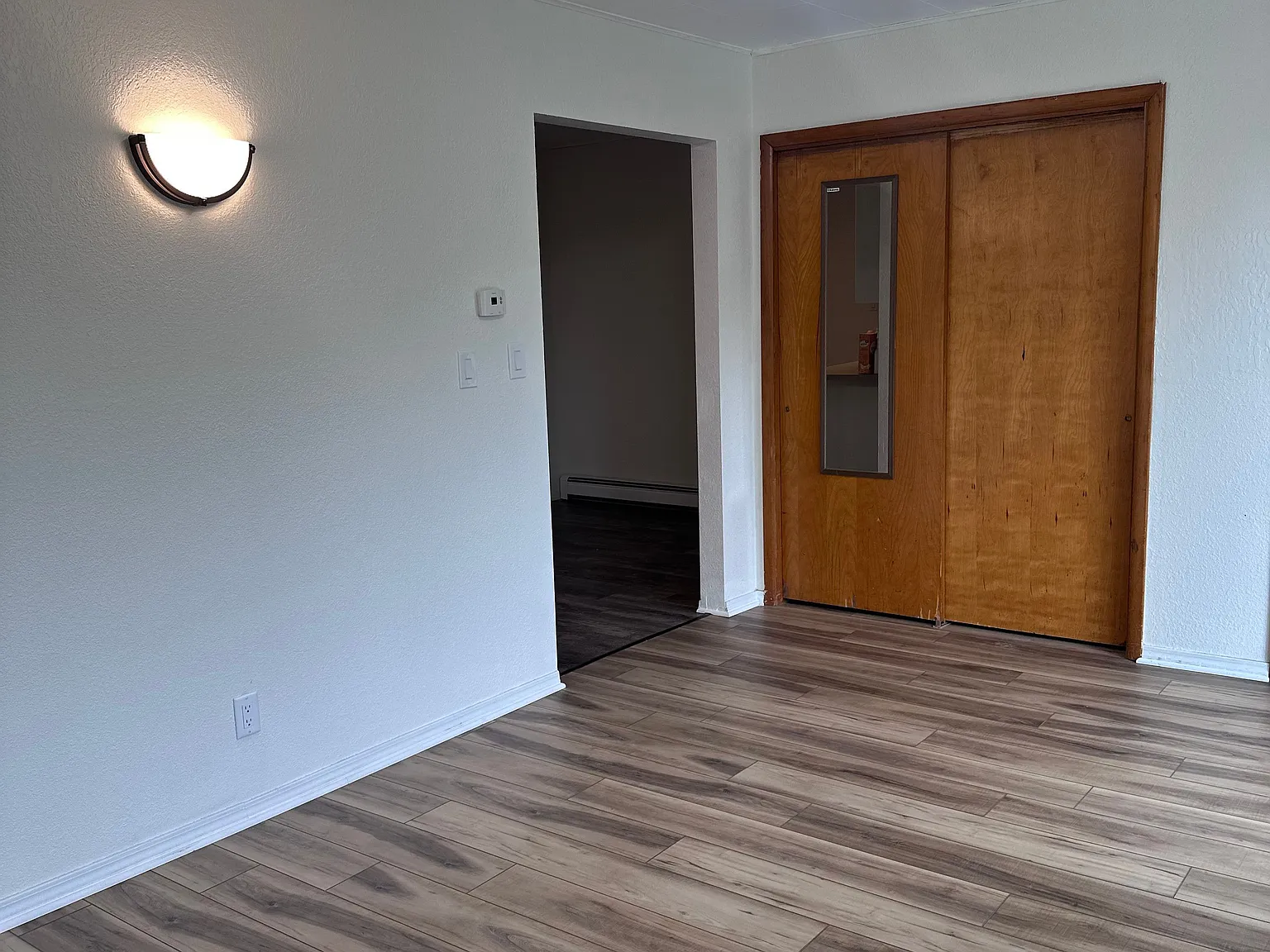 Lakefront 2 bedroom apartment on Fox Lake — Photo 4