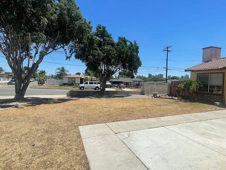 14695 Upland Ave — Photo 15
