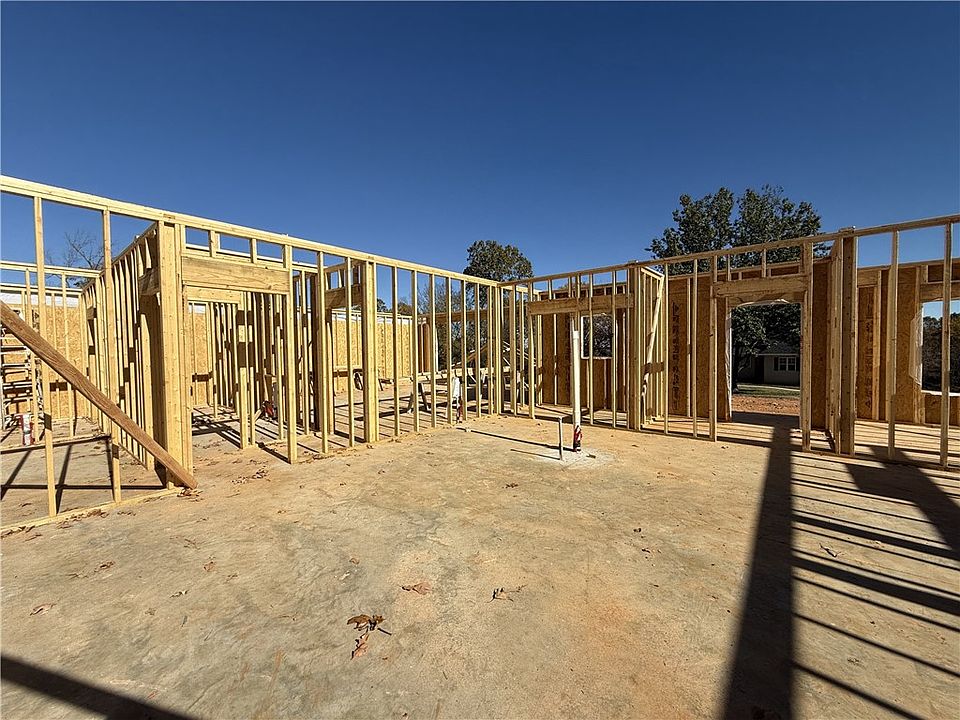 2nd image of 904 Deerfield Dr