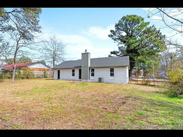 1108 Patrick Dr — Photo 2