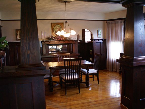 Dining rm/butlers pantry