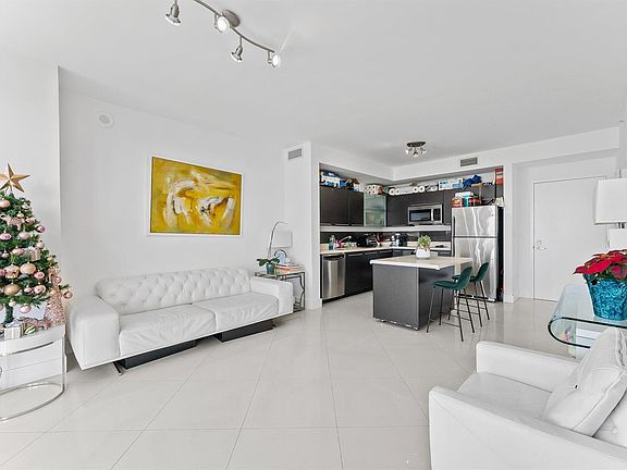 2nd image of 90 SW 3rd St APT 1410