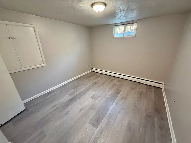 180 Laurel St — Photo 11