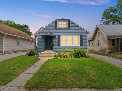 2004 N Genesee Dr, Lansing, MI, 48915