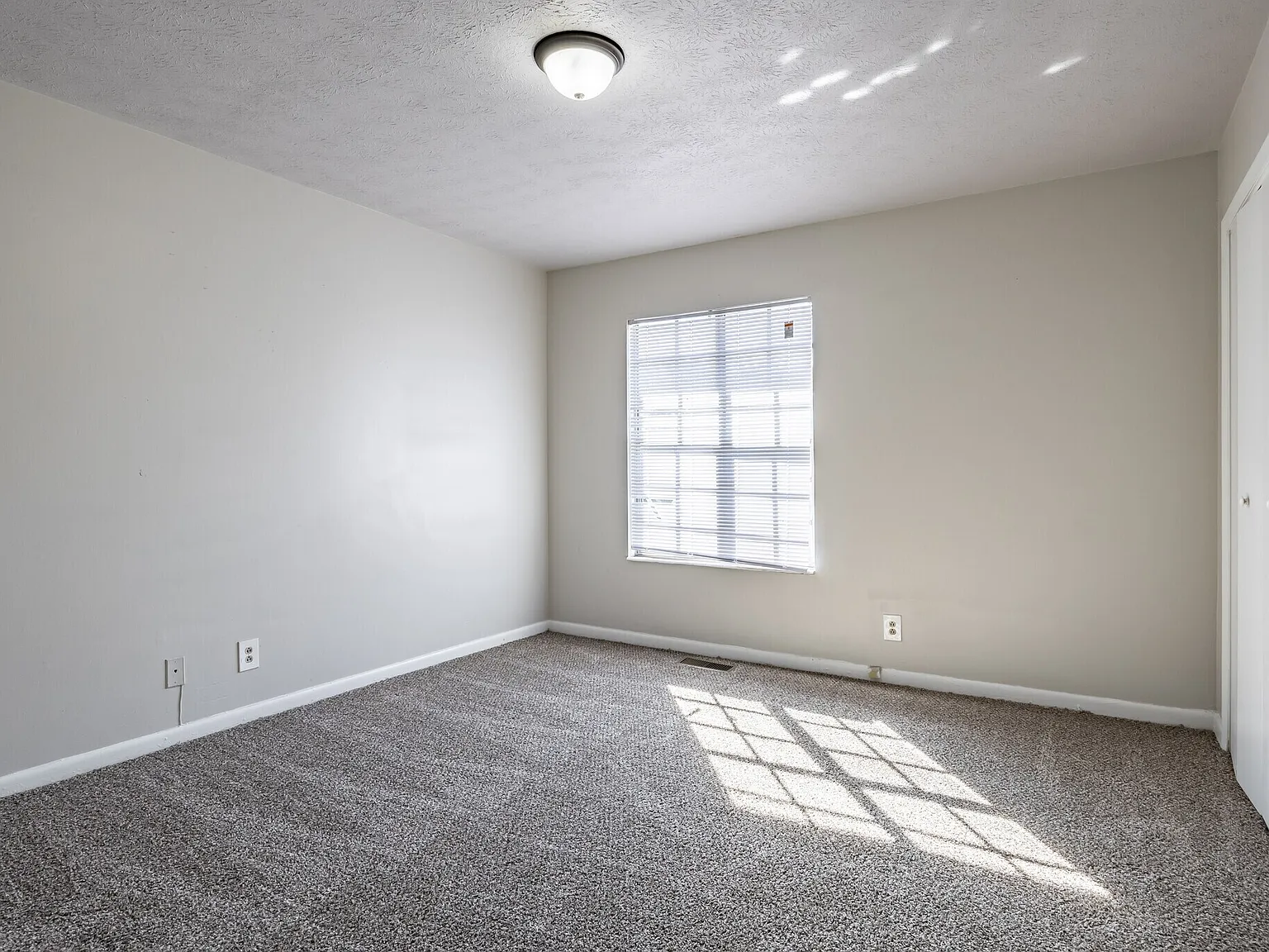 Ingleside Terrace — Photo 4