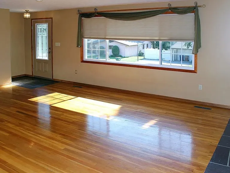 6520 N Sutherlin St — Photo 3
