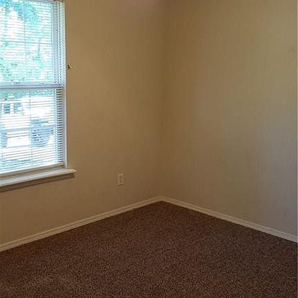 5th image of 39 Dickenshire Dr
