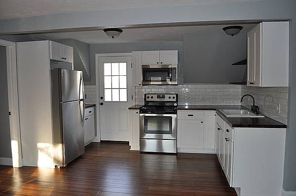 1st image of 75 Van Buren St