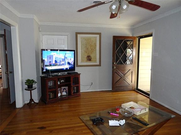5th image of 2226 Utica Dr
