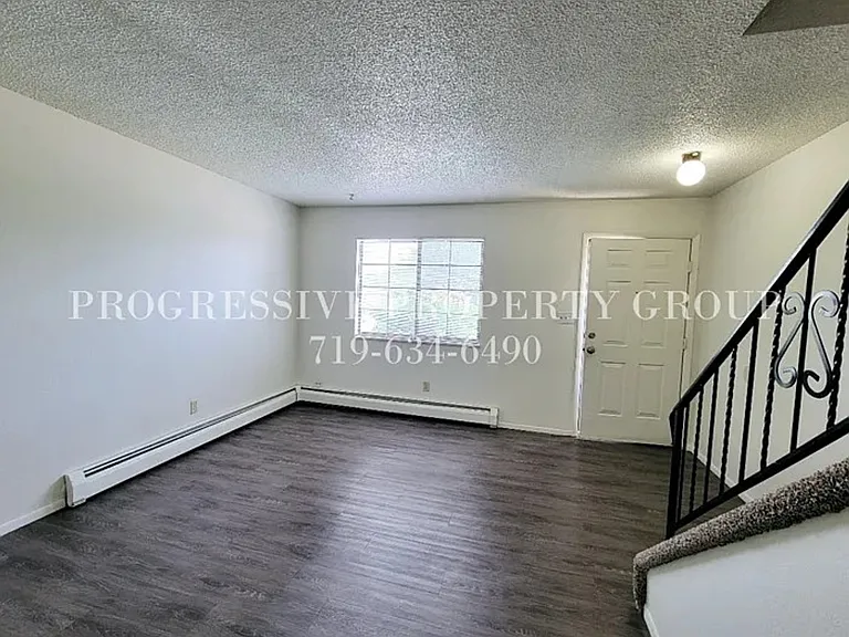 49 Chestnut Dr #B — Photo 4