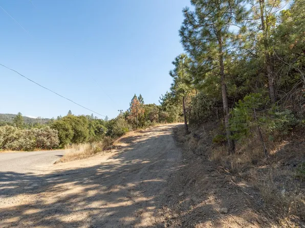 10 Yosemite Pines Dr, Oakhurst, CA 93644