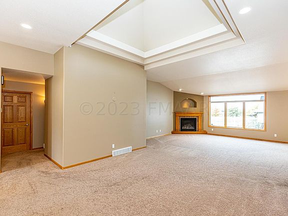 1742 Evergreen Way, West Fargo, ND 58078 | MLS #23-4879 | Zillow