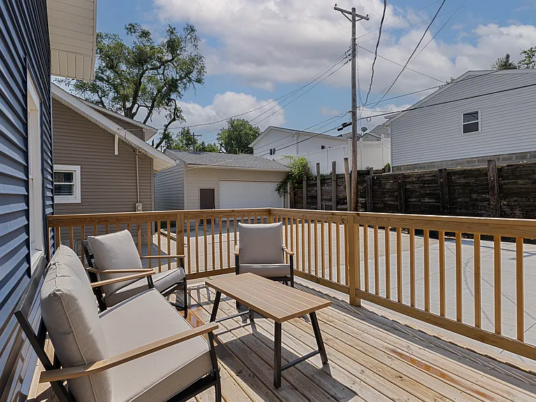 4335 Leavenworth St — Photo 2