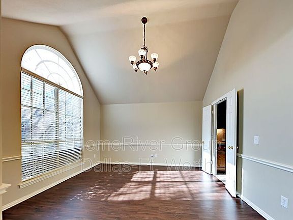 5th image of 7920 Goldfinch Dr
