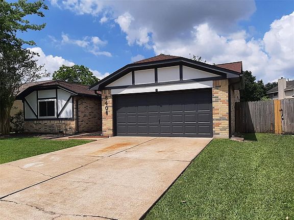 3rd image of 8406 Woodland Willows Dr
