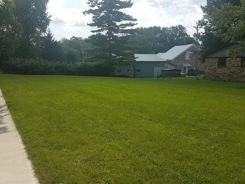 2nd image of 204 E 1st St