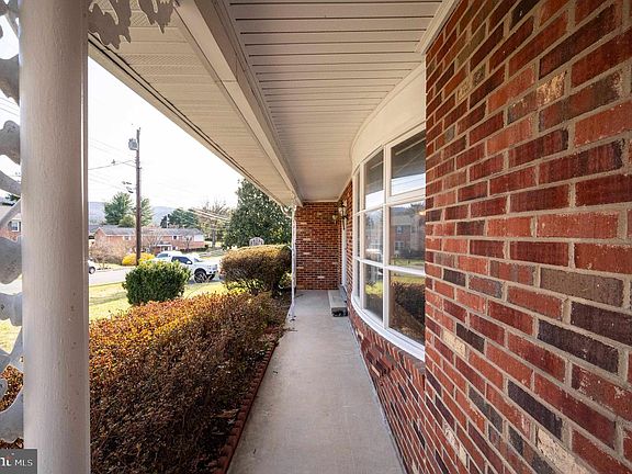 3rd image of 16 Gloucester Rd