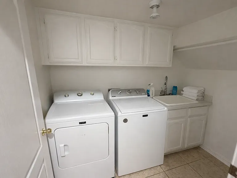 1605 Trinity St — Photo 13