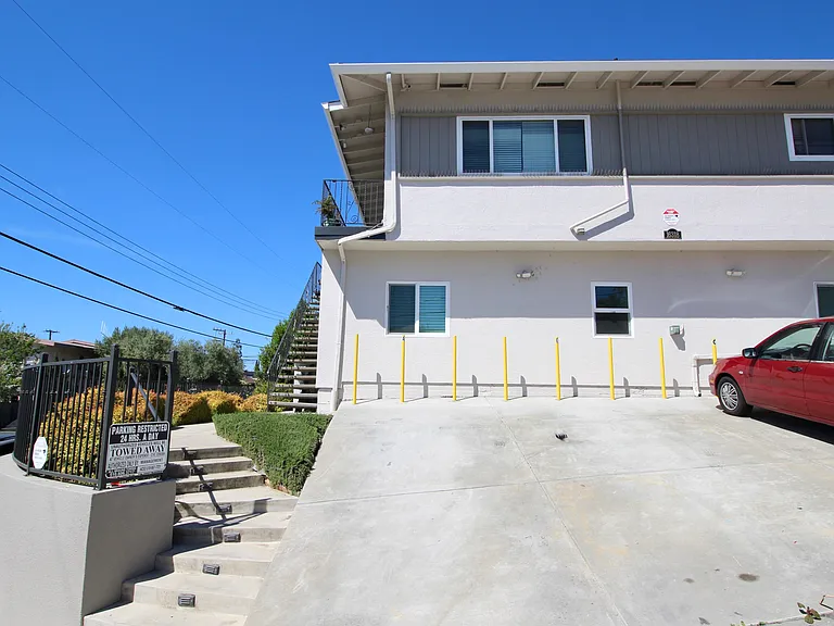 16318 Maubert Ave #D — Photo 2
