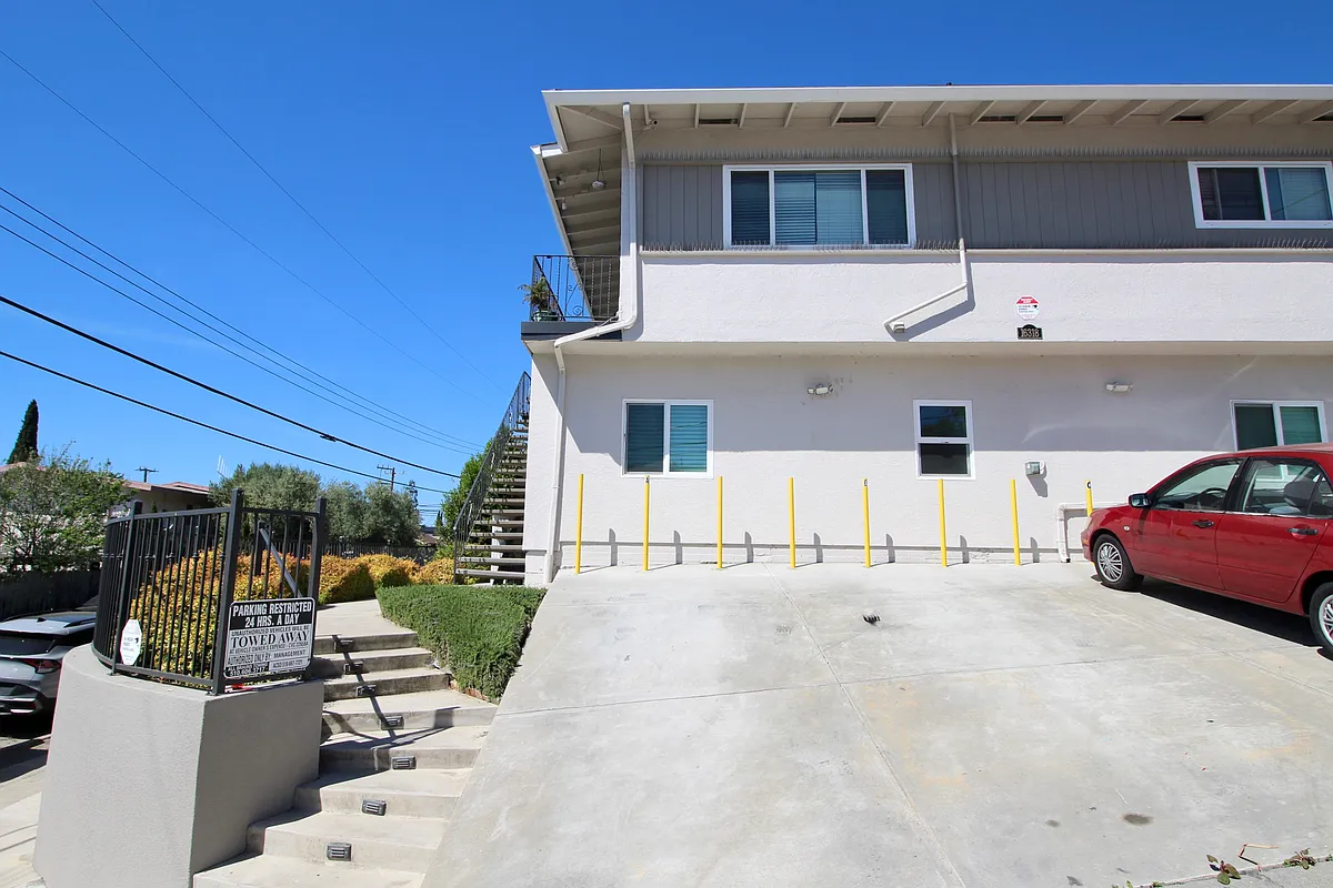 Building Photo - 16318 Maubert Ave #D