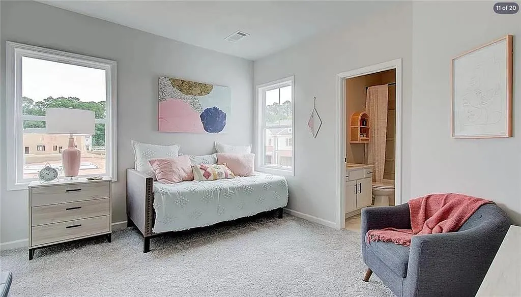 3 bed, 2.5 bath, 1850 sqft, $2,050 — Photo 3
