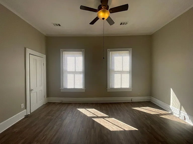 982 Magnolia St — Photo 5