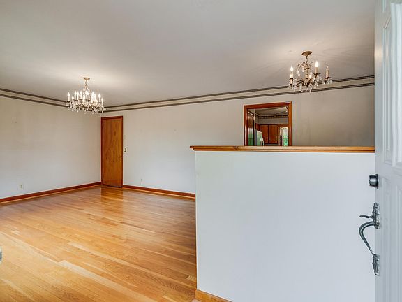 4th image of 2112 Gary St