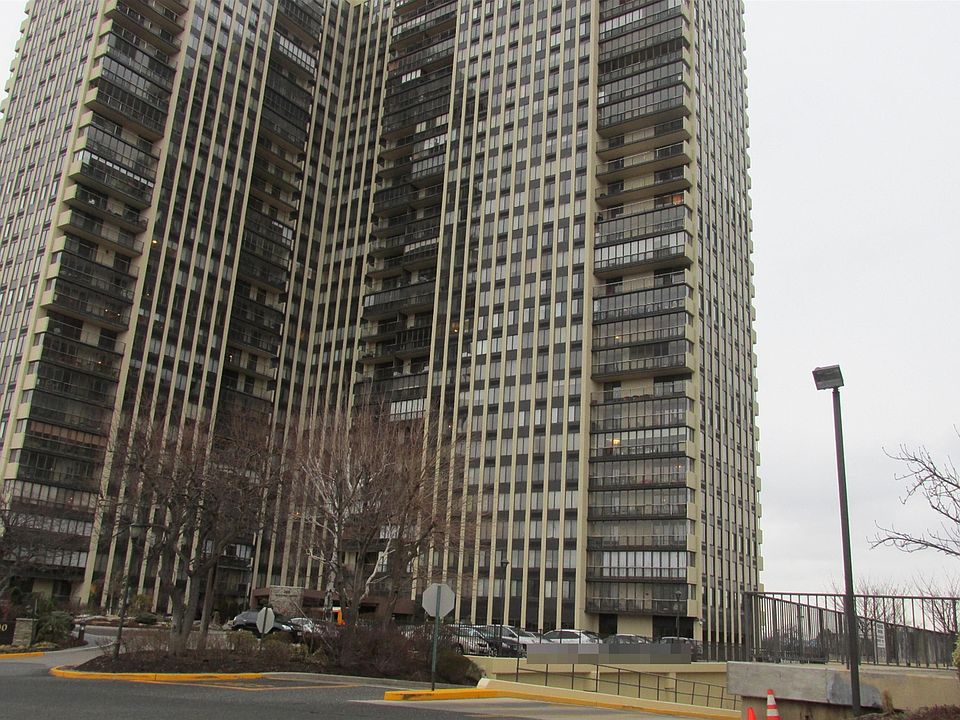 1st image of 300 Winston Dr APT 522