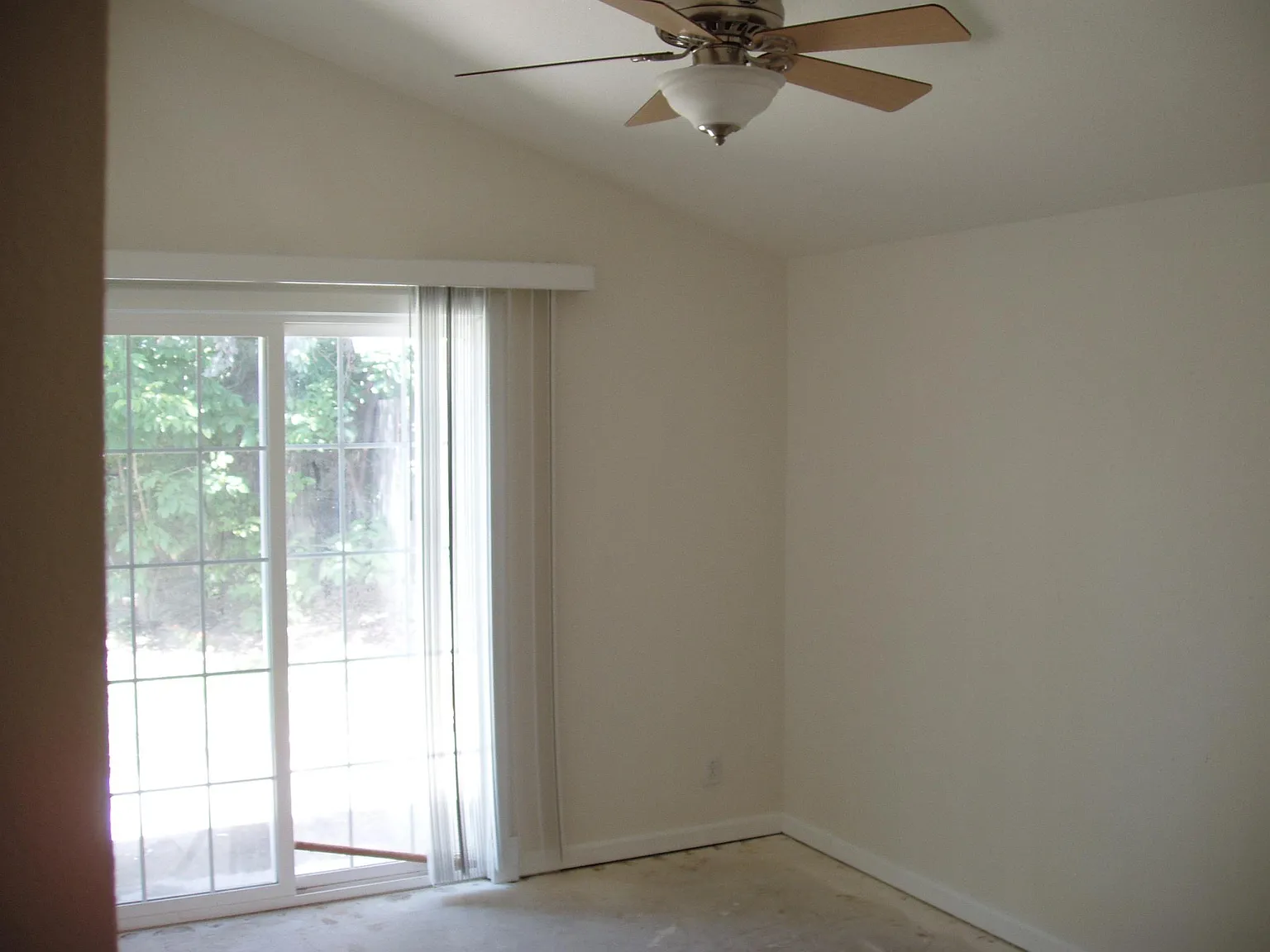 132 N Malena Dr — Photo 4
